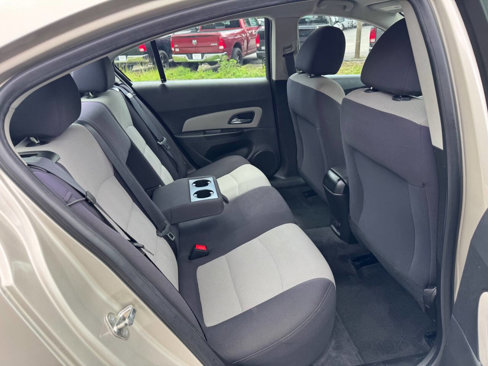 Used 2013 Chevrolet Cruze LS image 27