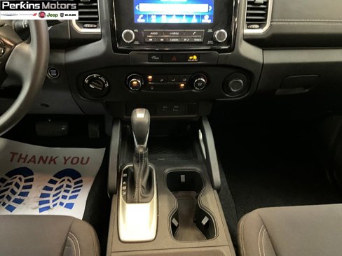 Used 2023 Nissan Frontier SV image 9