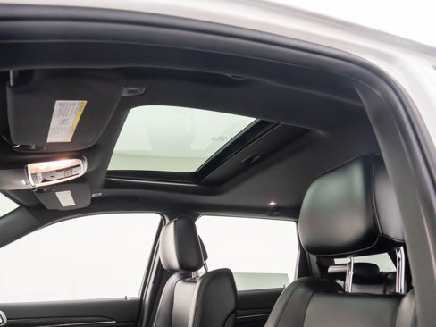 Used 2019 Jeep Grand Cherokee Limited image 16