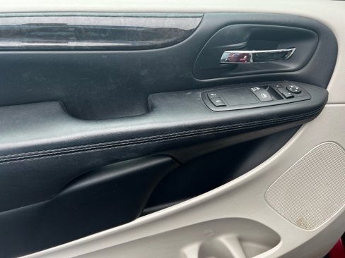 Used 2016 Dodge Grand Caravan American Value Package image 10