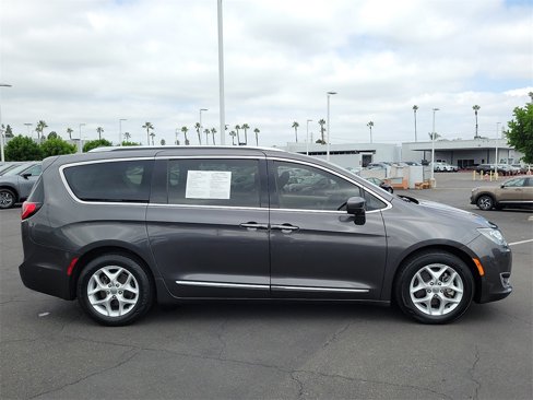 Used 2018 Chrysler Pacifica Touring-L w/ Advanced Safetytec Group image 34