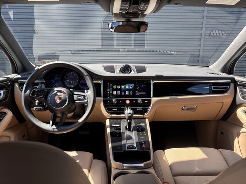 Used 2025 Porsche Macan image 12