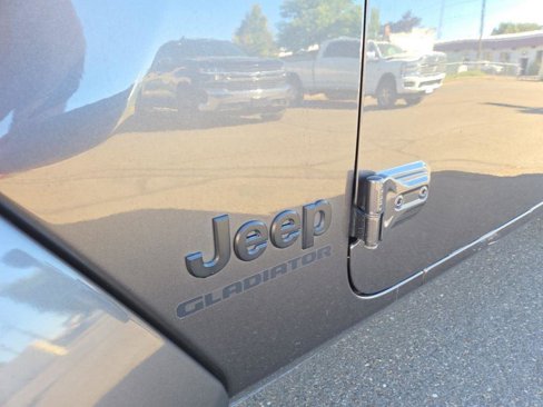 Used 2021 Jeep Gladiator Sport image 12