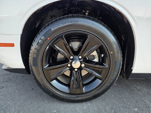 Used 2023 Dodge Challenger SXT image 9