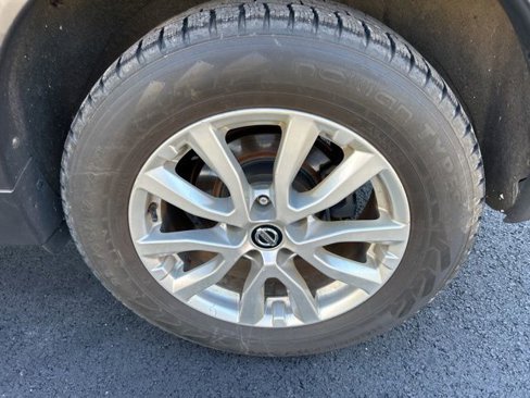 Used 2020 Nissan Rogue SV image 12