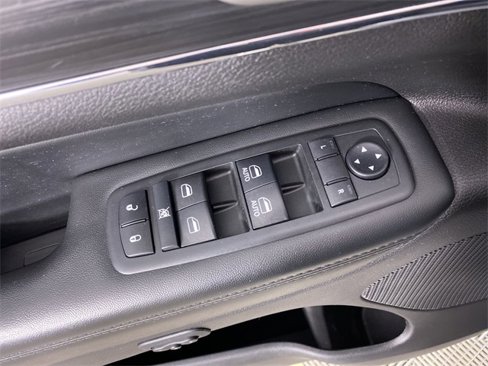 Used 2019 Jeep Grand Cherokee Limited image 17
