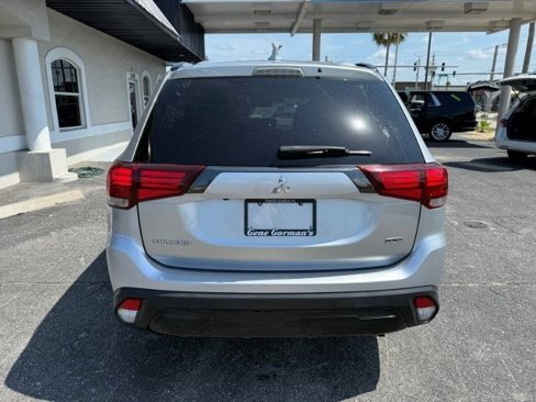 Used 2020 Mitsubishi Outlander SE image 4