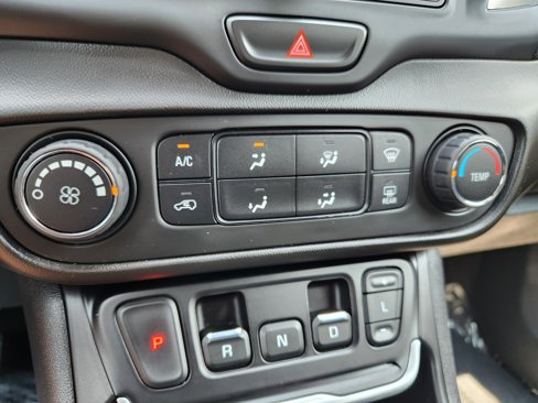 Used 2020 GMC Terrain SLE image 22