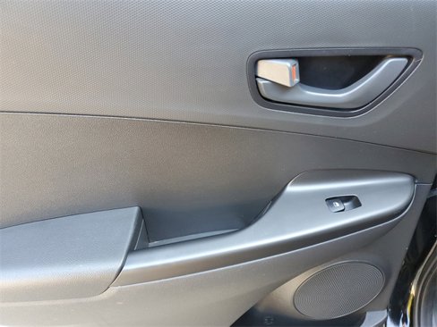 Used 2023 Hyundai Kona SEL image 12