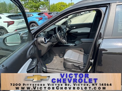 New 2025 Chevrolet Trax LT w/ Driver Confidence Package image 11
