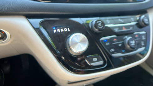 Used 2017 Chrysler Pacifica Touring-L image 31