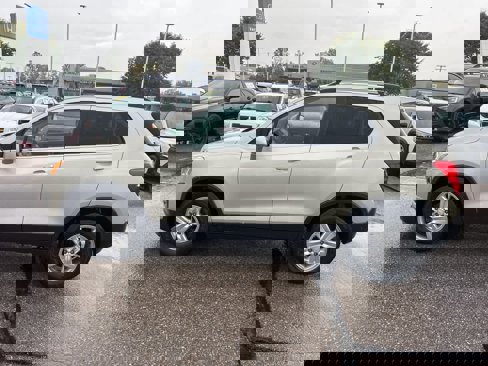 Used 2016 Chevrolet Trax LT w/ LT Convenience Package image 2