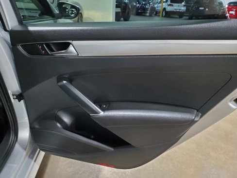 Used 2017 Volkswagen Passat 1.8T S image 22