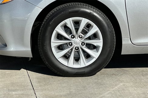 Used 2017 Toyota Camry LE image 30