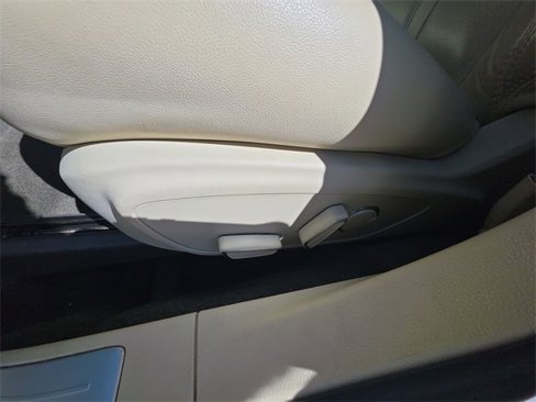 Used 2013 Lincoln MKZ Hybrid image 12