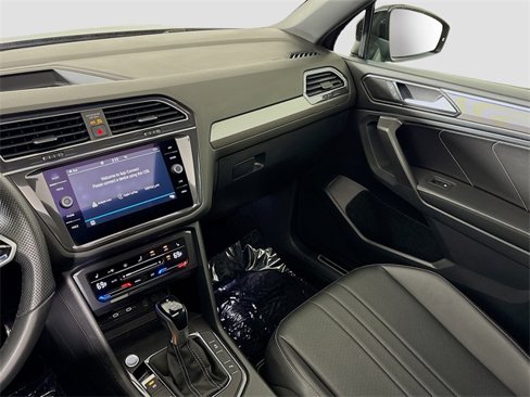 Certified 2022 Volkswagen Tiguan SE R-Line image 23