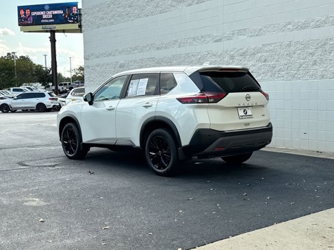 Used 2023 Nissan Rogue SV image 3