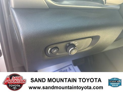 Used 2022 Chevrolet Traverse LS image 15