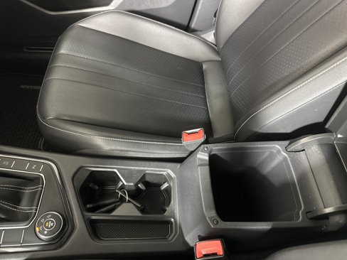 Used 2022 Volkswagen Tiguan SE R-Line image 20