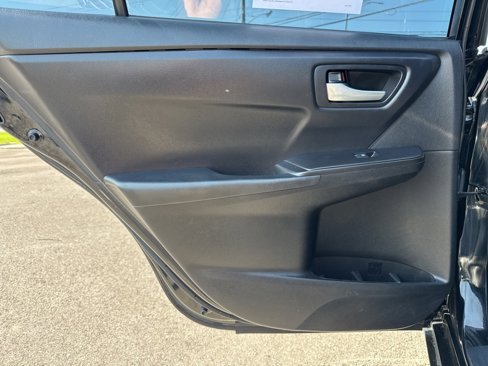 Used 2017 Toyota Camry SE image 18
