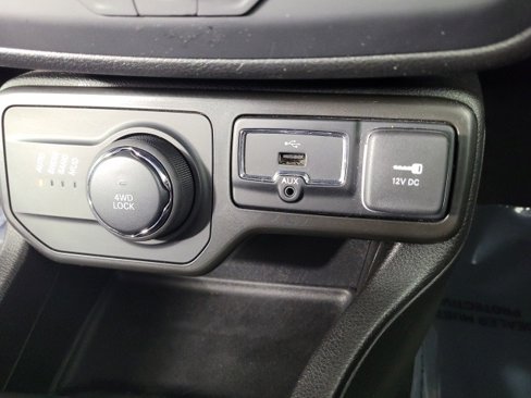 Used 2020 Jeep Renegade Latitude w/ Cold Weather Group image 31