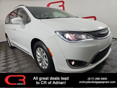 Certified 2017 Chrysler Pacifica Touring-L image 1