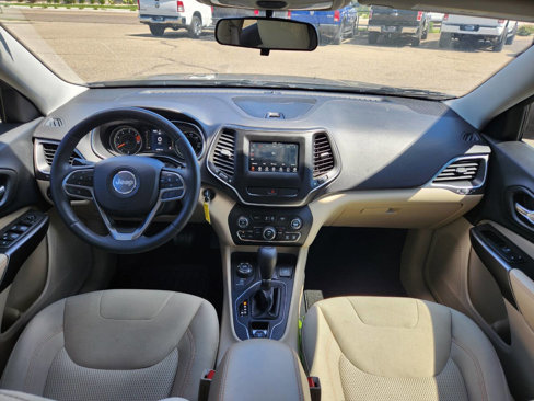 Used 2019 Jeep Cherokee Latitude w/ Cold Weather Group image 3