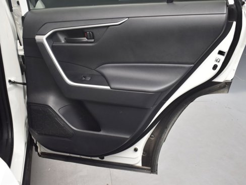 Used 2020 Toyota RAV4 LE image 20