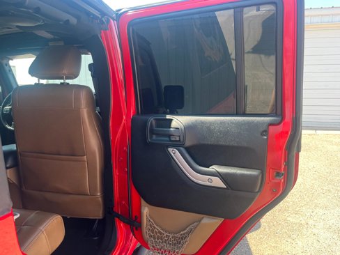 Used 2011 Jeep Wrangler Unlimited Rubicon w/ Connectivity Group image 22