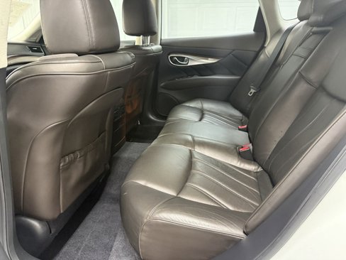 Used 2011 INFINITI M56 x w/ Deluxe Touring Pkg image 27