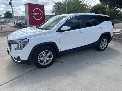 Used 2024 GMC Terrain SLE image 1