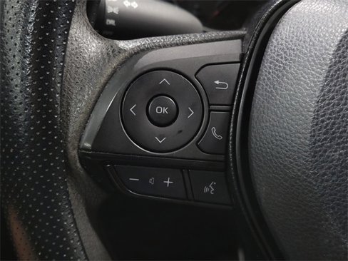 Used 2020 Toyota RAV4 LE image 18