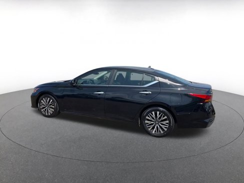 Used 2023 Nissan Altima 2.5 SV image 9