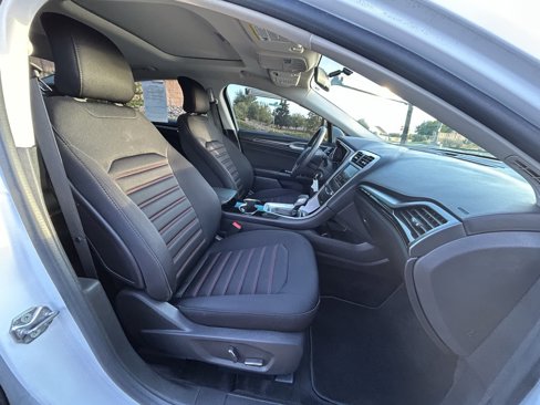 Used 2015 Ford Fusion SE image 32