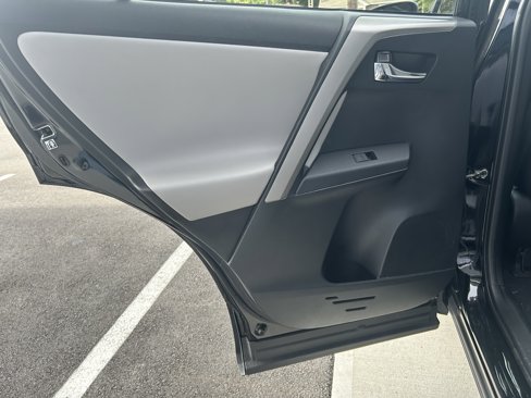 Used 2017 Toyota RAV4 XLE image 17