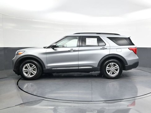 Used 2023 Ford Explorer XLT w/ Equipment Group 202A image 7