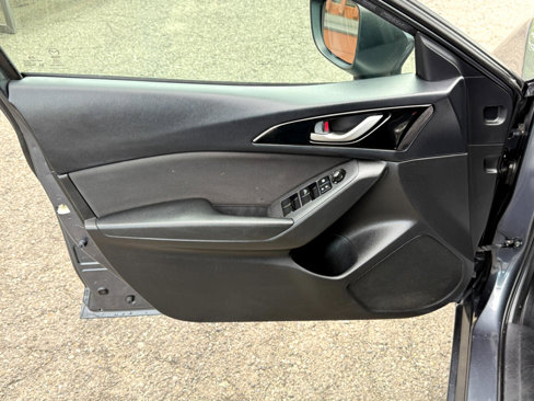 Used 2015 MAZDA MAZDA3 i Touring image 16
