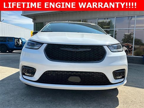 New 2026 Chrysler Pacifica Select image 2