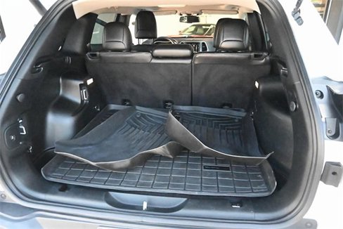 Used 2018 Jeep Cherokee Limited image 11