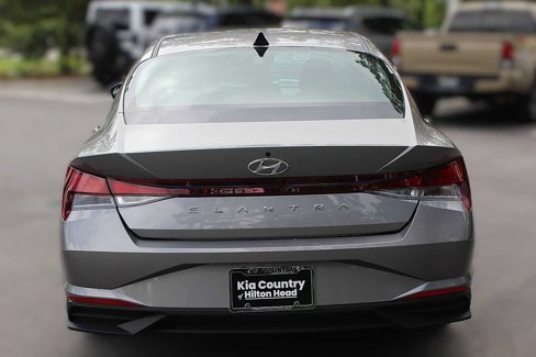 Used 2023 Hyundai Elantra SE image 7