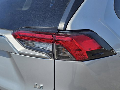 Used 2019 Toyota RAV4 LE image 9