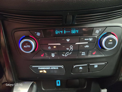 Used 2018 Ford Escape SE w/ SE Sport Appearance Package image 28