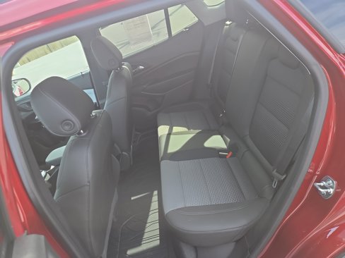 Used 2025 Chevrolet Trax LT w/ Driver Confidence Package image 13