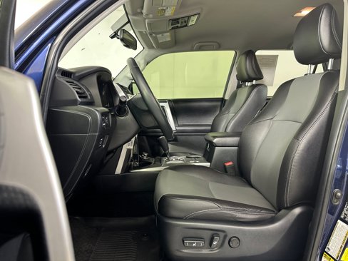 Used 2017 Toyota 4Runner SR5 Premium image 4
