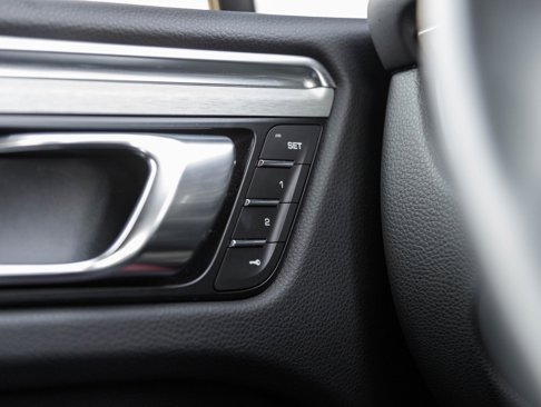 Certified 2022 Porsche Macan image 18