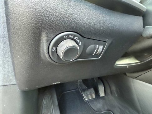 Used 2023 Jeep Compass Sport image 15