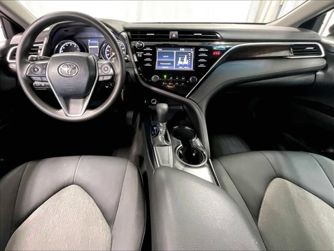 Used 2018 Toyota Camry LE image 21