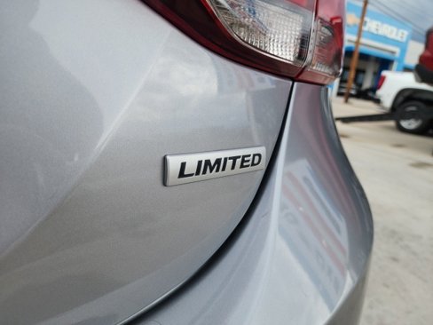 Used 2015 Hyundai Elantra Limited w/ Option Group 05 image 12
