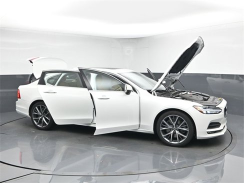 Used 2019 Volvo S90 T6 Momentum image 51