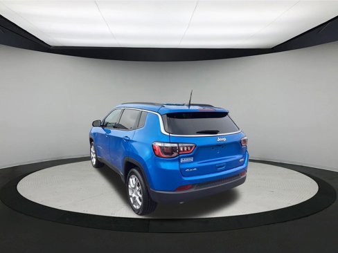 Used 2024 Jeep Compass Latitude image 6